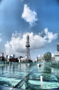 Looking at the Nagoya skyline from the water-covered roof of Oasis 21 (photo by Emran Kassim)